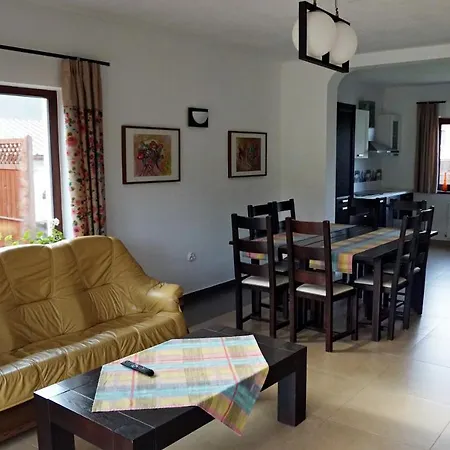 Casa Rudi & Ella Guest house 3*